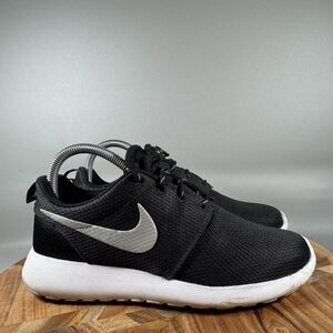 Nike Womens 7.5 Roshe run 511882-094 Black White Lace Up Low Top Running Shoes